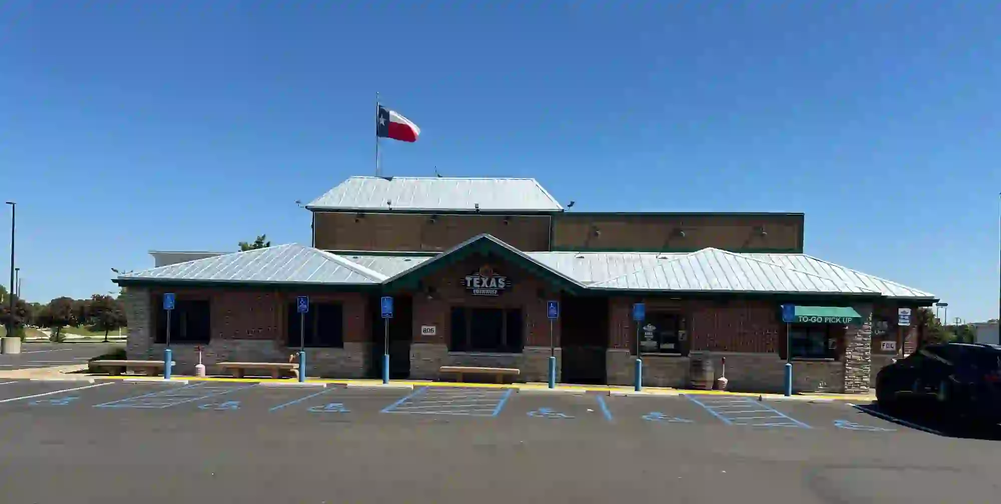 Texas Roadhouse restaurant with to-go pickup in Arnold, MO